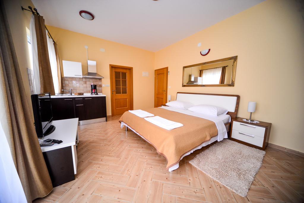 Apartments Dalmacija Стариград-Паклениця Номер фото